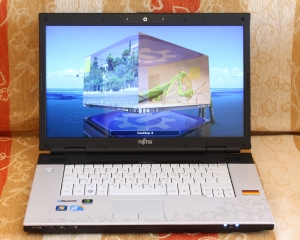 Fujitsu Amilo Pi 3560 sitting obediently on my couch